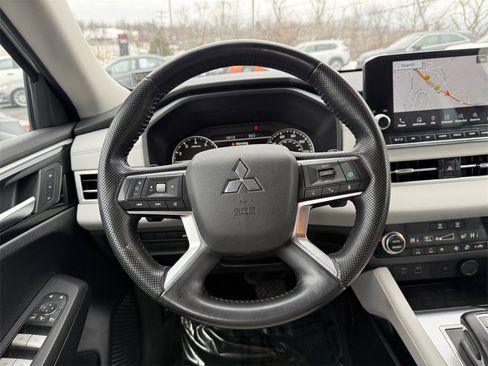 Used 2022 Mitsubishi Outlander SEL image 15
