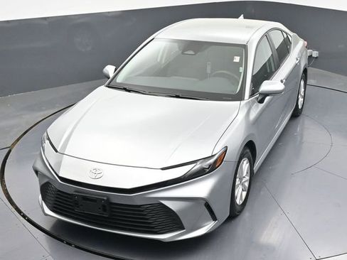 Used 2025 Toyota Camry LE FWD image 39