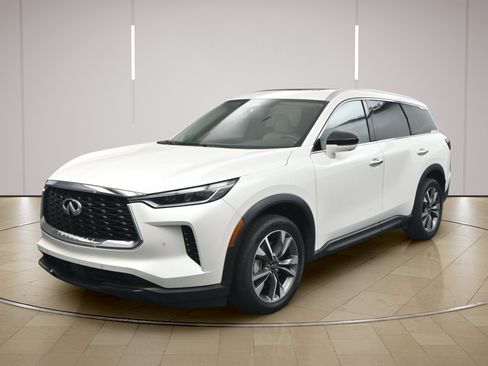 Used 2025 INFINITI QX60 Luxe FWD image 3