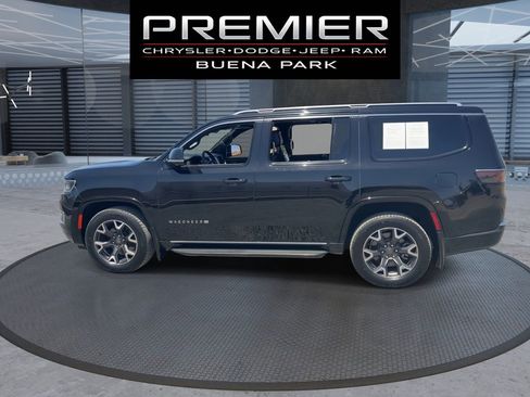 Used 2023 Jeep Wagoneer Series III w/ Rear Seat Video Group 1 AWD/4WD image 5