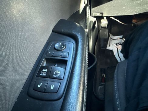 Used 2016 Dodge Challenger SXT image 17