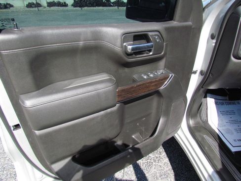 Used 2021 GMC Sierra 1500 Elevation w/ X31 Off-Road Package AWD/4WD image 9
