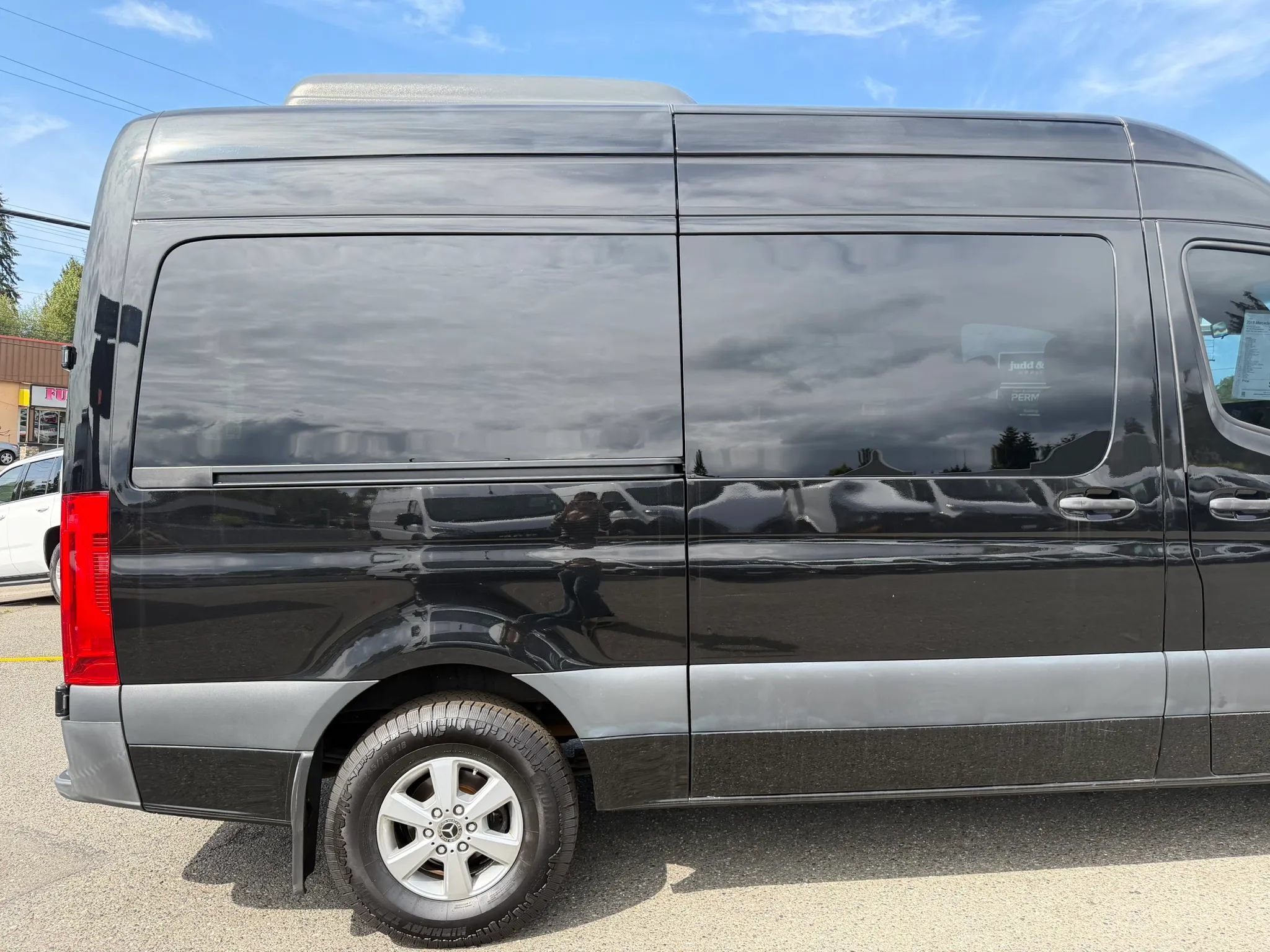 Used 2019 Mercedes-Benz Sprinter 2500 w/ Premium Package image 5