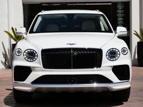 Used 2024 Bentley Bentayga Extended Wheelbase image 9