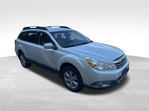 Used 2010 Subaru Outback 2.5i Premium AWD/4WD image 4