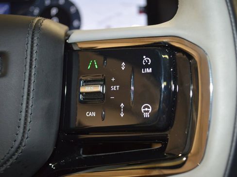 Certified 2026 Land Rover Range Rover Velar S AWD/4WD image 22