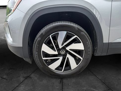 Used 2024 Volkswagen Atlas SE AWD/4WD image 14