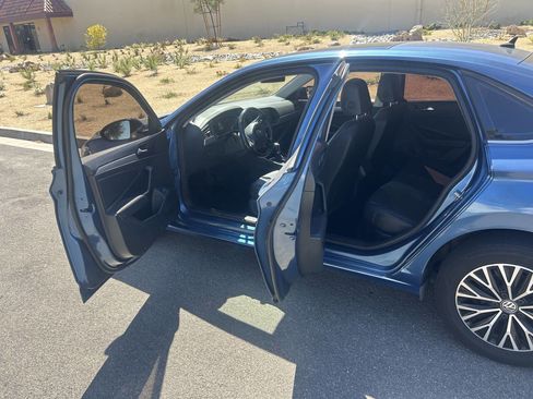 Used 2019 Volkswagen Jetta R-Line FWD image 8