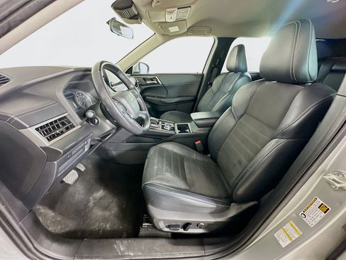 Used 2023 Mitsubishi Outlander SE image 13