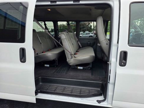 Used 2025 Chevrolet Express 3500 LT w/ LT Preferred Equipment Group RWD image 6