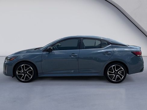 Used 2025 Nissan Sentra SR w/ SR Premium Package FWD image 2