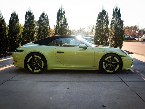 Used 2025 Porsche 911 Carrera image 13