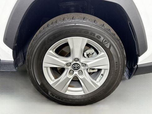 Used 2021 Toyota RAV4 XLE image 32