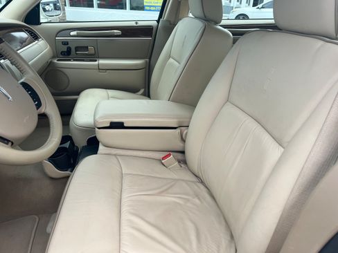 Used 2007 Lincoln Town Car Designer Series RWD image 8