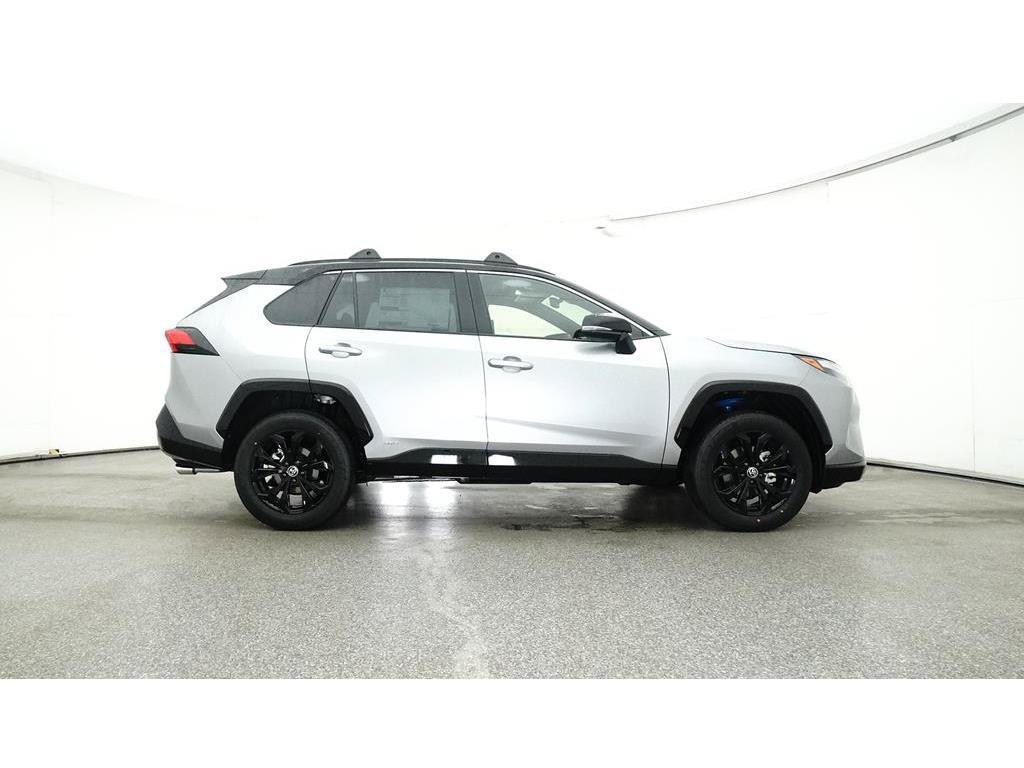 Used 2025 Toyota RAV4 XSE AWD/4WD image 33