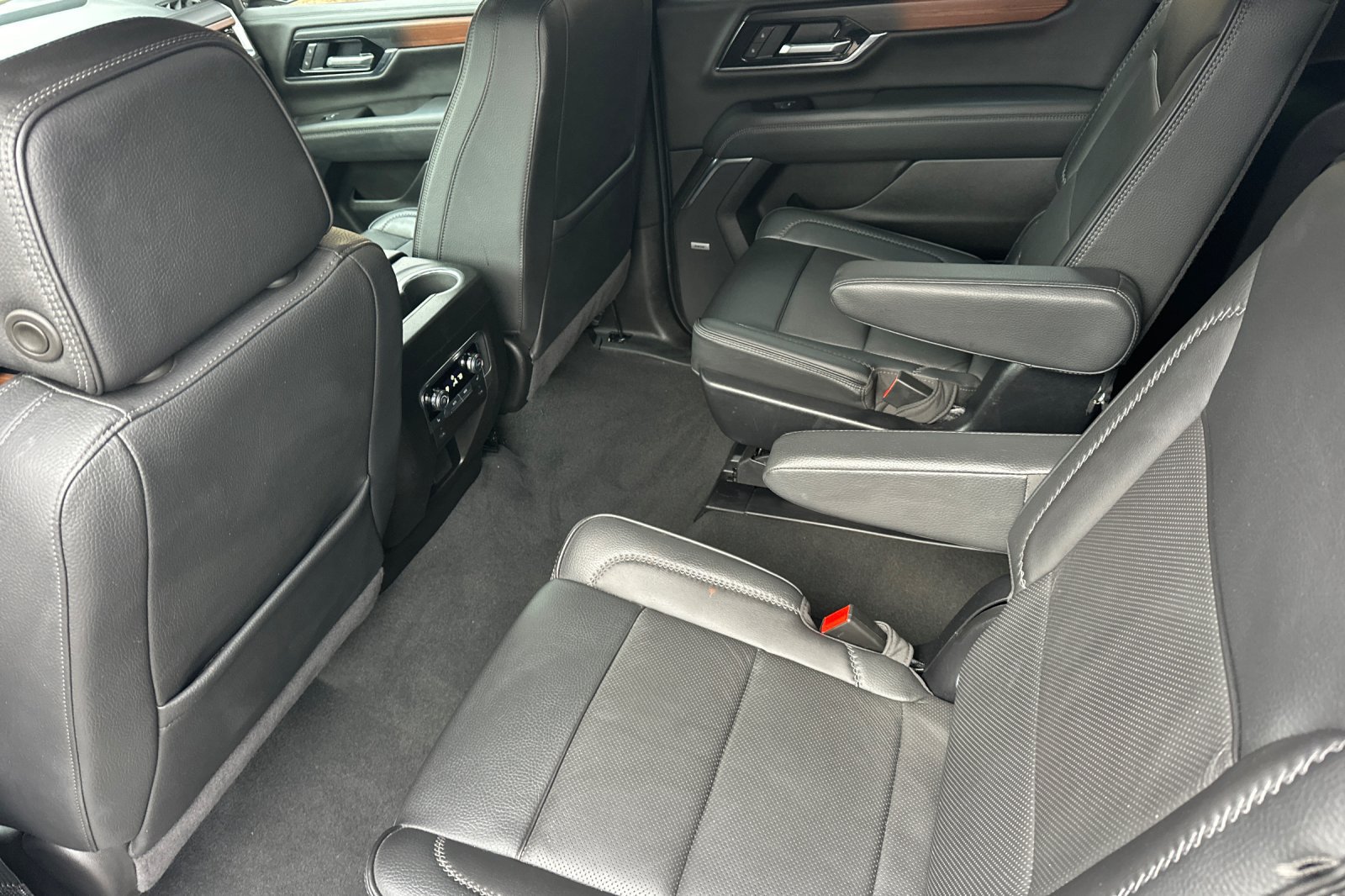 Used 2025 GMC Yukon XL Denali AWD/4WD image 11