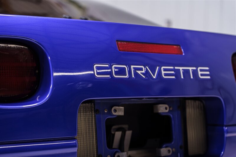 Used 1995 Chevrolet Corvette Coupe RWD image 7