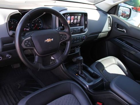 Used 2017 Chevrolet Colorado Z71 AWD/4WD image 4