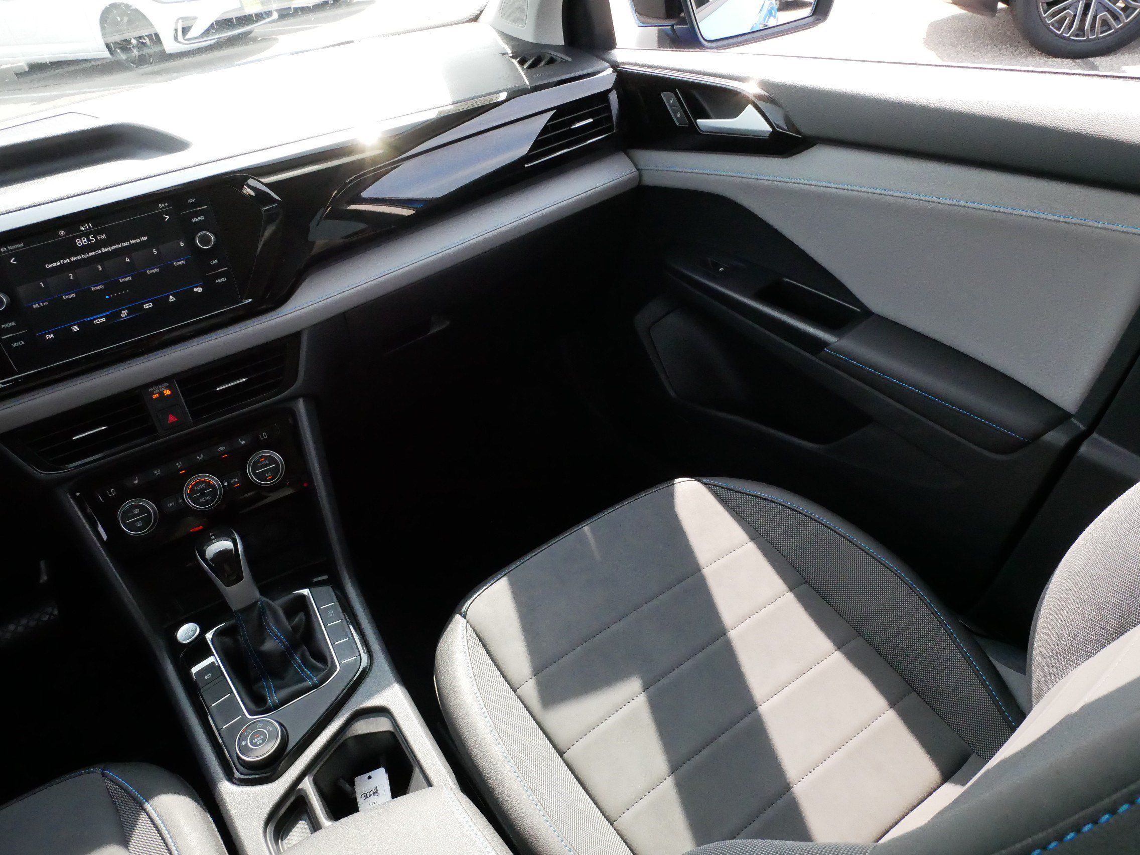 Certified 2024 Volkswagen Taos SE AWD/4WD image 11