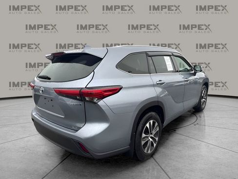Used 2021 Toyota Highlander XLE image 5