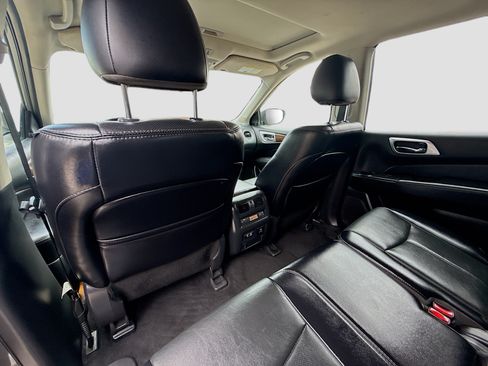 Used 2020 Nissan Pathfinder Platinum FWD image 23
