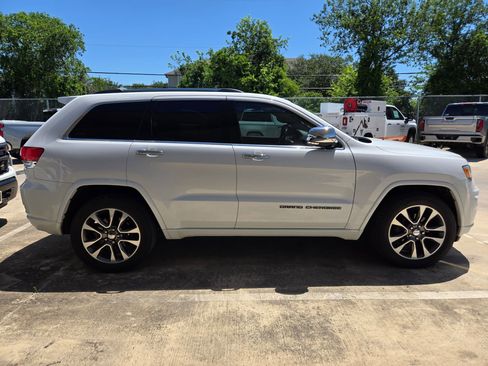 Used 2018 Jeep Grand Cherokee Overland AWD/4WD image 9
