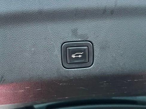 Used 2021 Chevrolet Tahoe Premier w/ Premium Package image 10