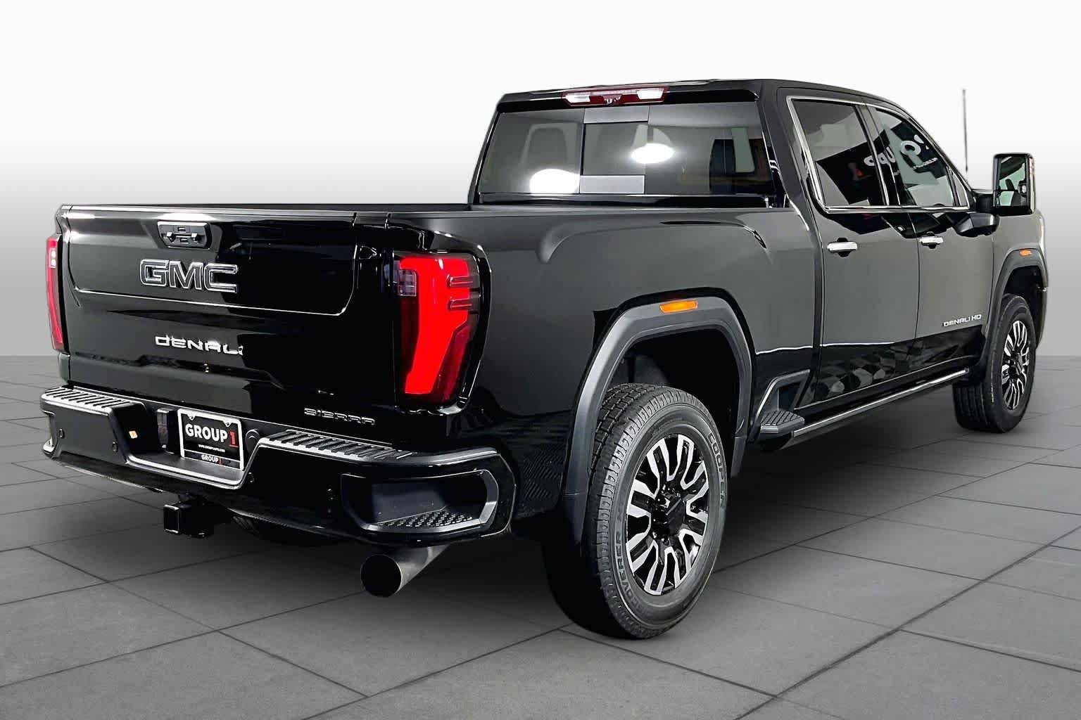 Certified 2025 GMC Sierra 2500 Denali Ultimate AWD/4WD image 12