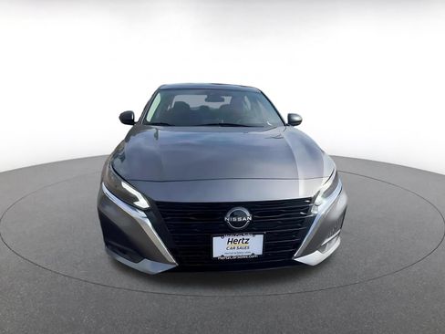 Used 2025 Nissan Altima 2.5 SV FWD image 4