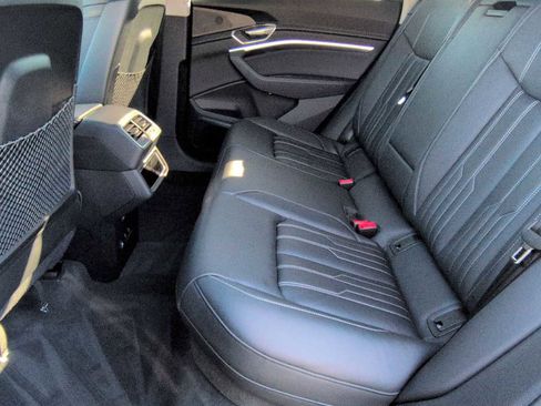 Used 2024 Audi Q8 e-tron Prestige image 21