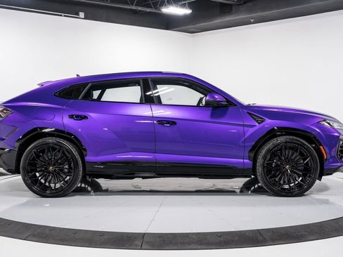 Used 2025 Lamborghini Urus SE image 2