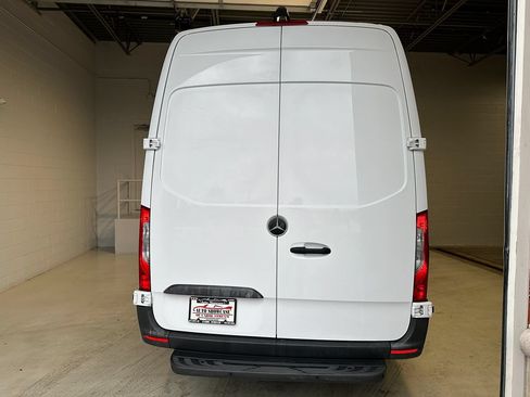 Used 2023 Mercedes-Benz Sprinter 2500 image 6