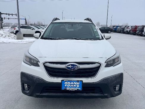 Used 2021 Subaru Outback Premium image 3