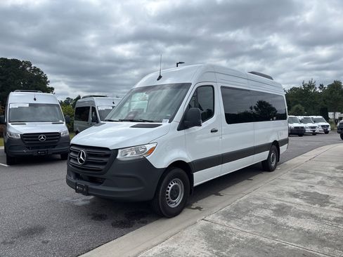Used 2025 Mercedes-Benz Sprinter 2500 image 8