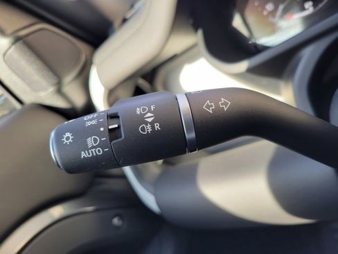 Used 2025 Land Rover Defender 110 S image 32