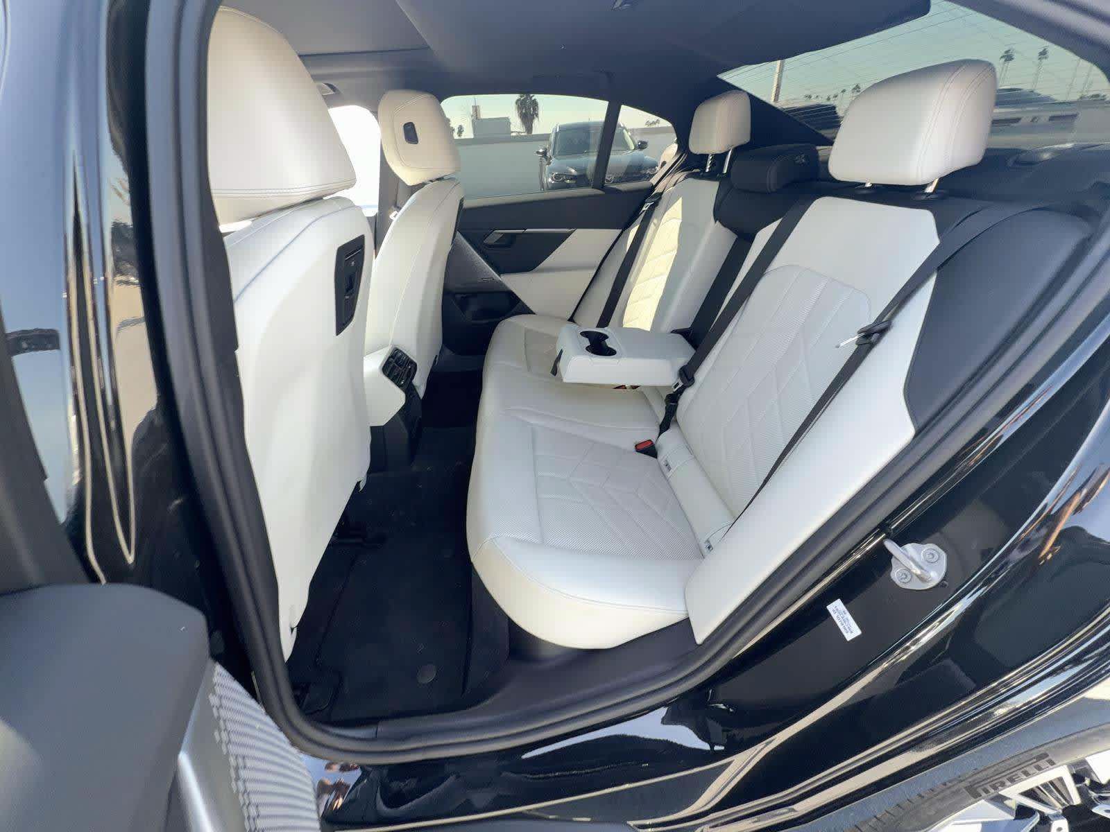 Used 2024 BMW i5 eDrive40i w/ Premium Package RWD image 11