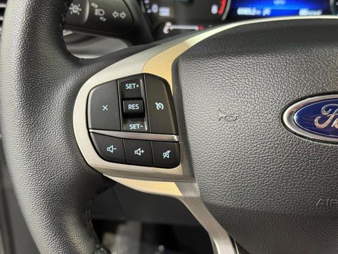 Used 2023 Ford Explorer XLT image 29