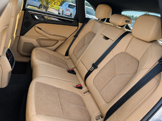 Used 2018 Porsche Macan AWD/4WD image 14