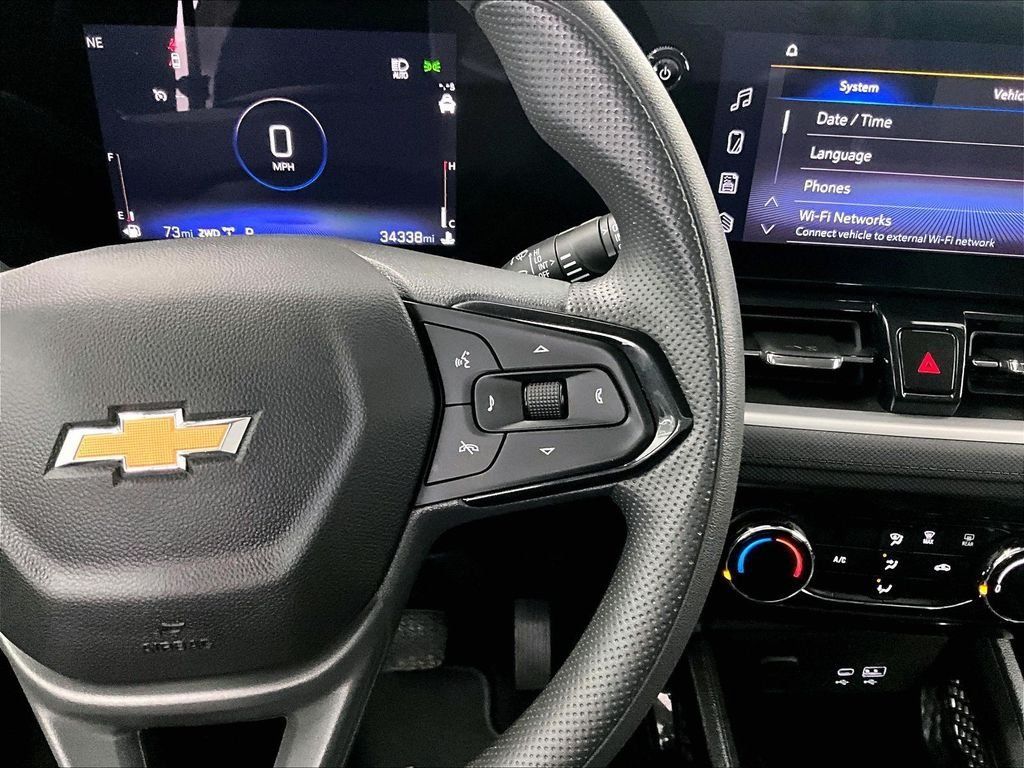 Used 2025 Chevrolet TrailBlazer LT AWD/4WD image 24