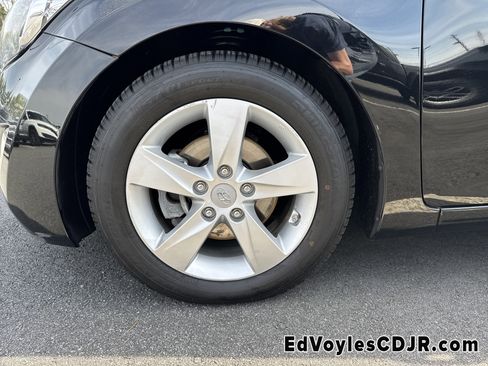 Used 2013 Hyundai Elantra GLS w/ Preferred Pkg image 7