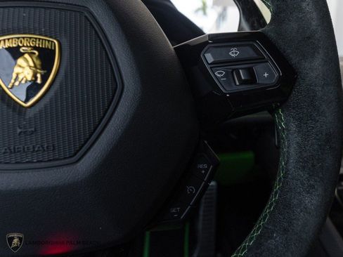 Used 2022 Lamborghini Huracan EVO image 19