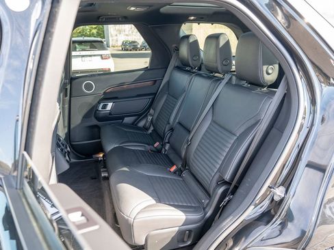 Certified 2024 Land Rover Discovery Dynamic SE image 36