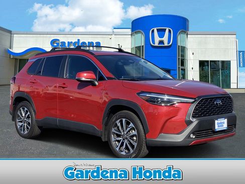 Used 2024 Toyota Corolla Cross XLE image 1