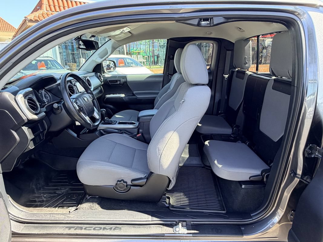 Used 2017 Toyota Tacoma SR5 w/ Tow Package RWD image 15