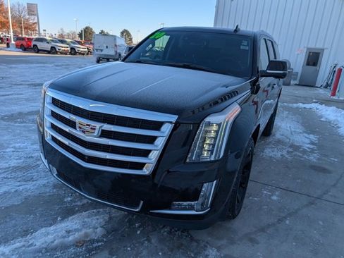 Used 2020 Cadillac Escalade Premium Luxury image 39