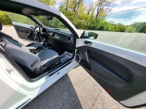 Used 2016 Volkswagen Beetle 1.8T Denim FWD image 23