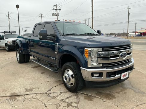 Used 2017 Ford F350 Lariat w/ FX4 Off-Road Package image 4