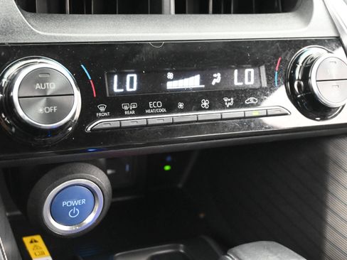 Used 2022 Toyota Venza XLE AWD/4WD image 19