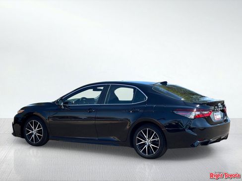 Used 2023 Toyota Camry SE FWD image 3