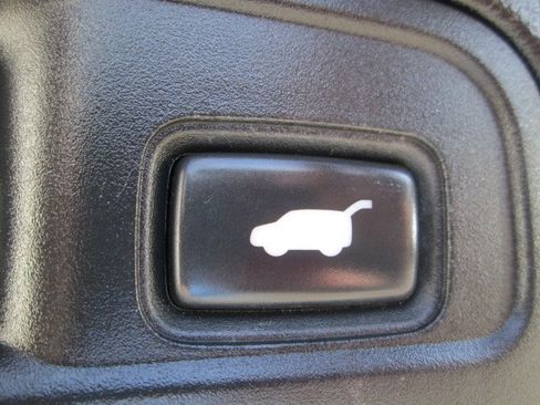 Used 2017 Honda Pilot Touring image 12